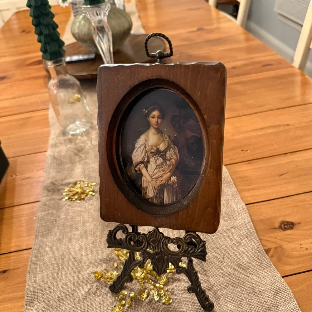 Vintage Wooden Picture Frame w/ Brass Twist Handle – Cottagecore Decor